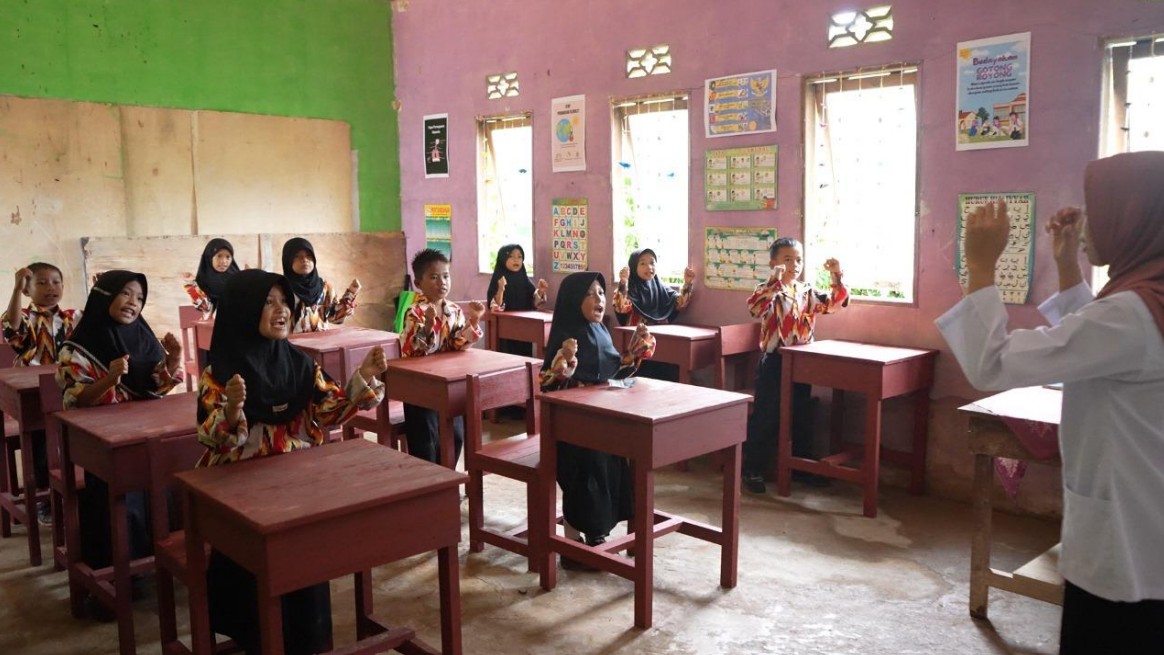 PT BAI Salurkan Bantuan Sarana Prasarana Sekolah di Wilayah Sekitar Perusahaan