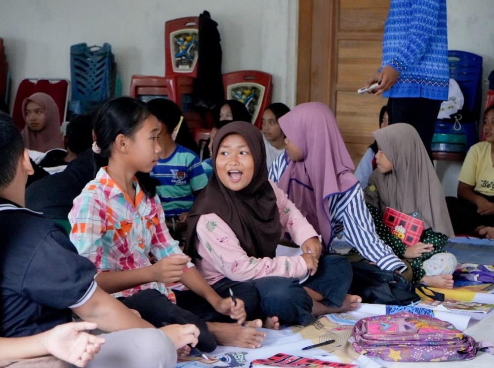 PT BAI Selenggarakan Kursus Bahasa Inggris untuk anak-anak Desa Bukit Batu bekerjasama dengan Karang Taruna Trikarya